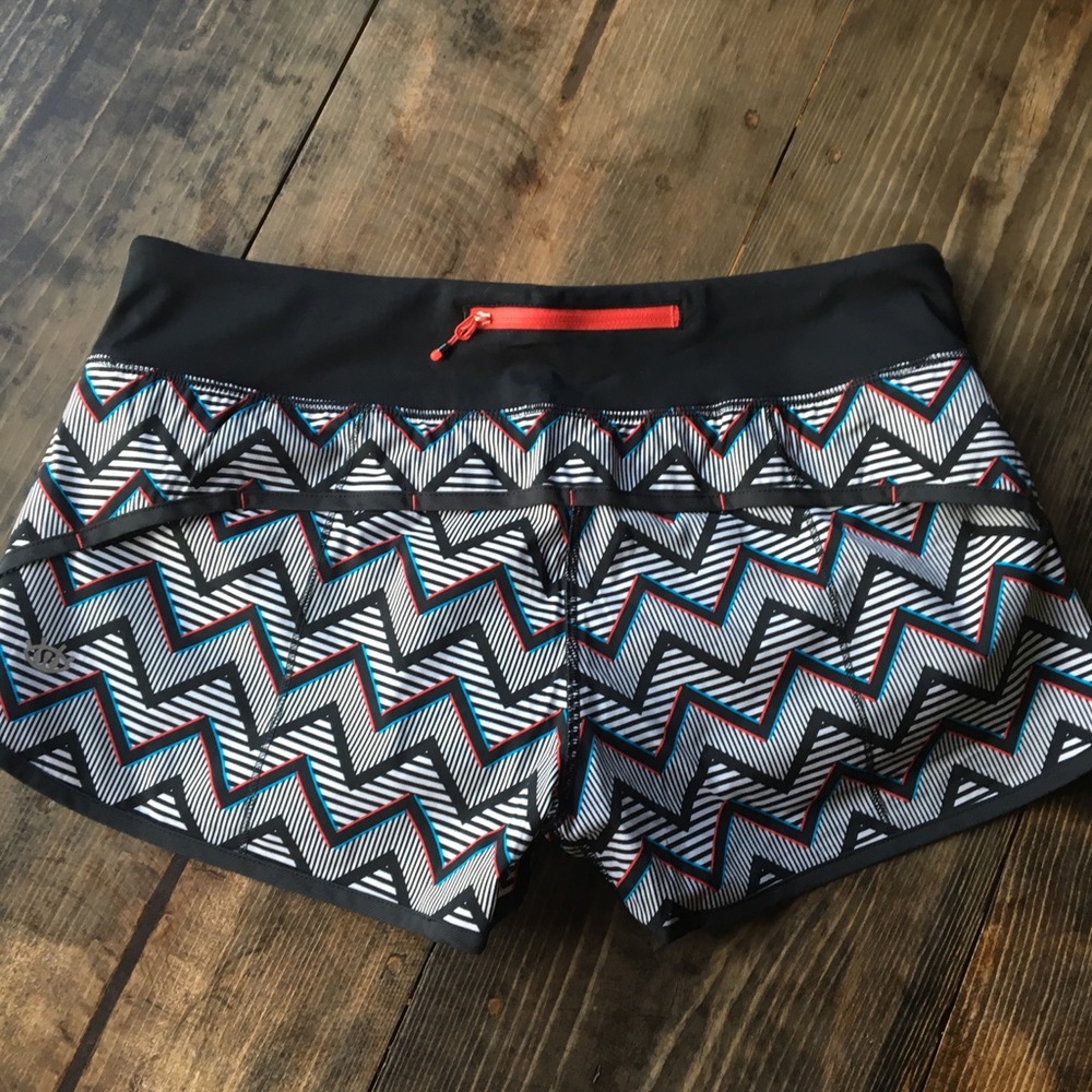 EUC Lululemon Chevron Seawheeze Speed Shorts 10